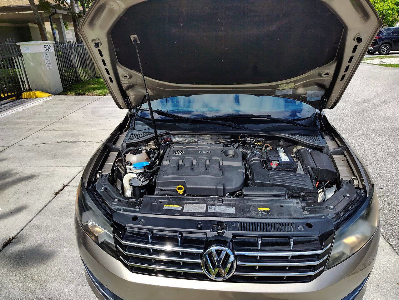 Used 2015 Volkswagen Passat TDI SE image 25