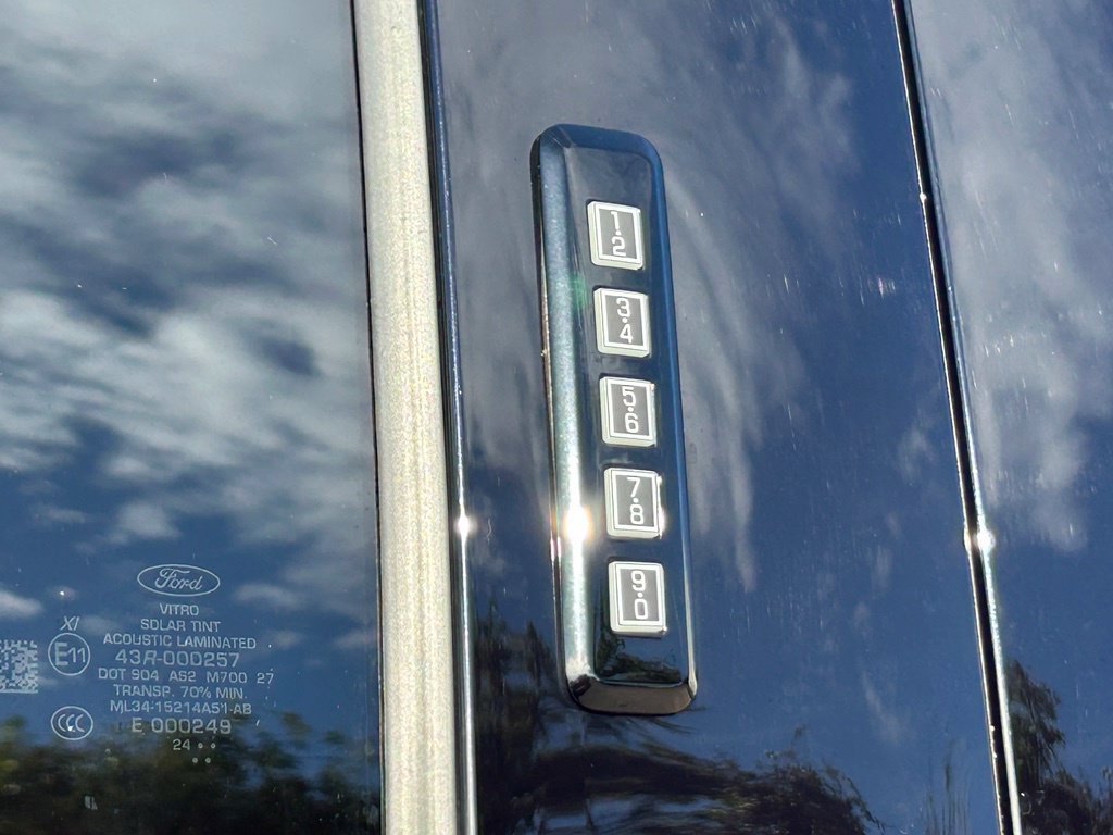 Used 2024 Ford F250 Lariat w/ Lariat Ultimate Package AWD/4WD image 16