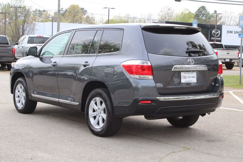 Used 2013 Toyota Highlander Plus w/ Cold Weather Pkg image 5