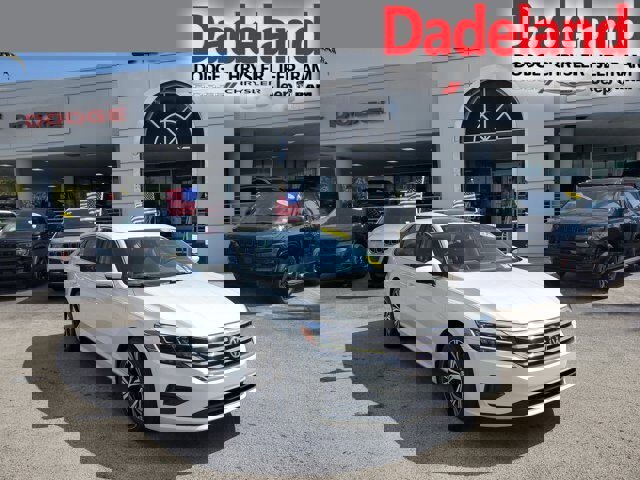 Used 2021 Volkswagen Passat 2.0T SE image 1