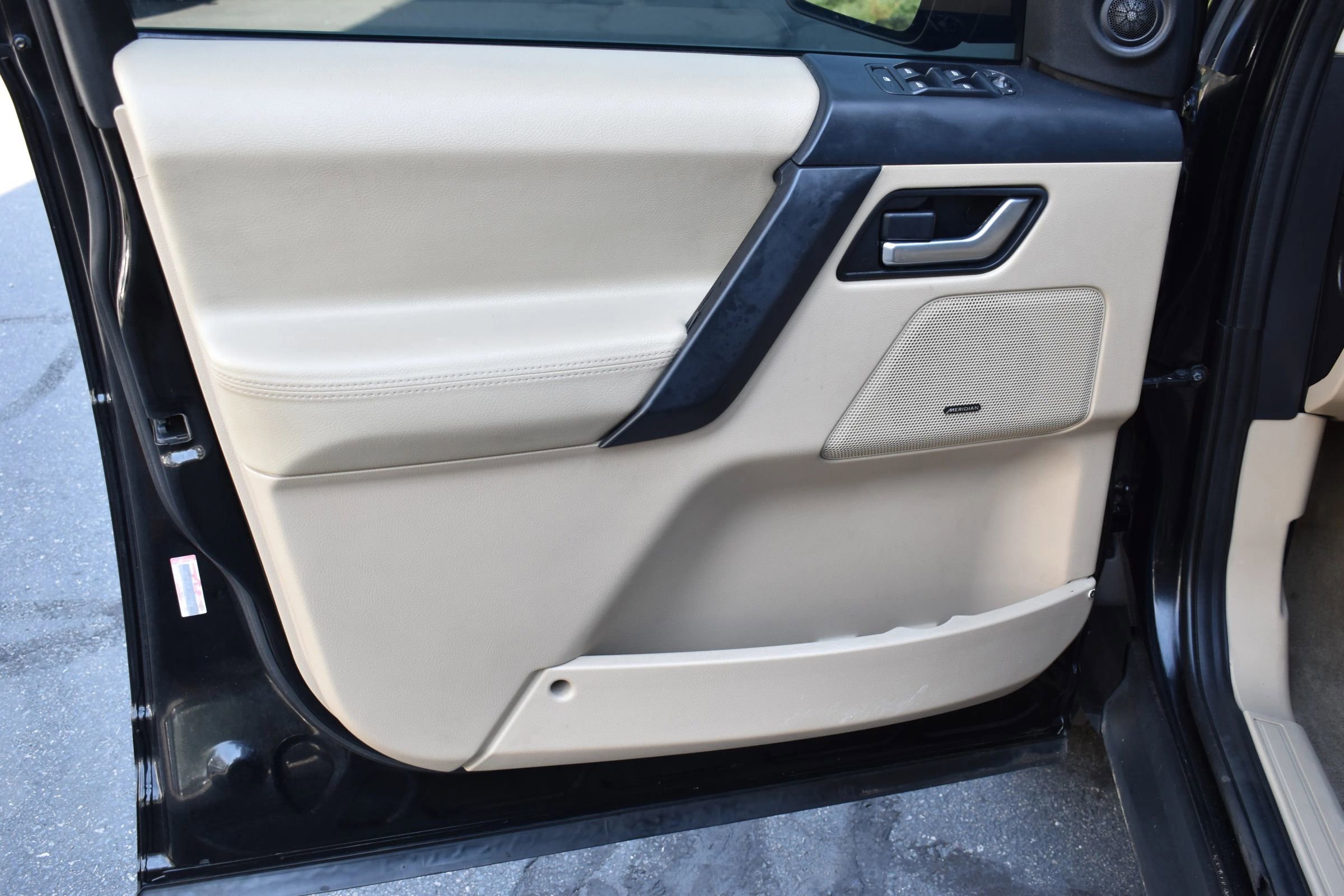 Used 2013 Land Rover LR2 HSE image 13