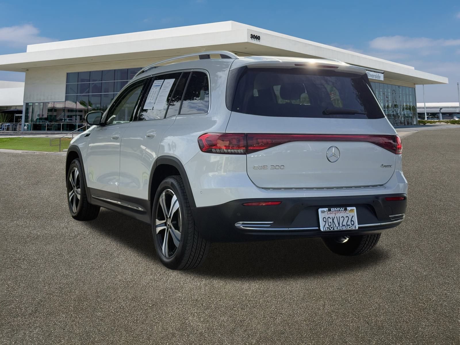 Used 2023 Mercedes-Benz EQB 300 4MATIC image 8