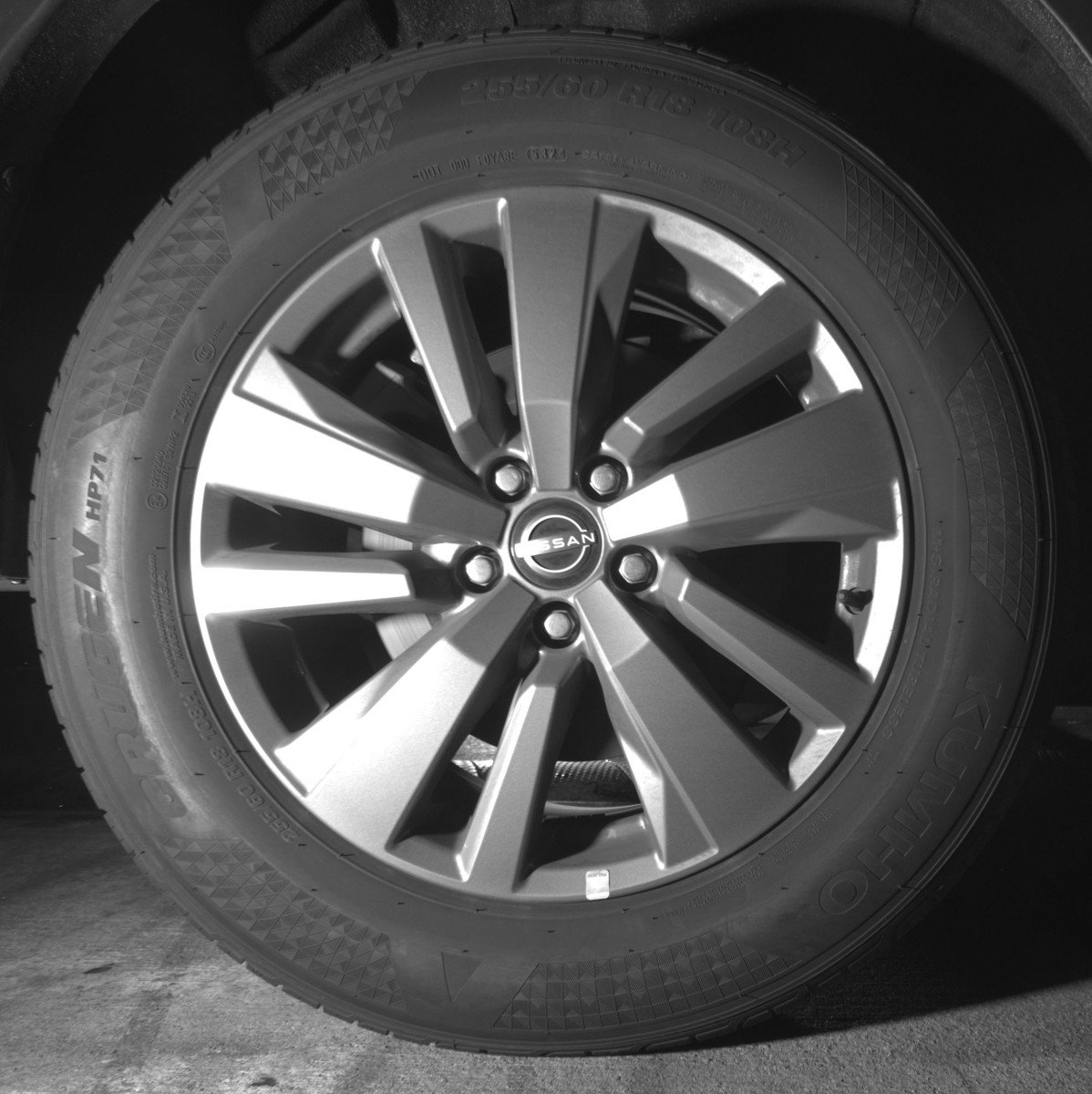 Used 2025 Nissan Pathfinder SV image 14