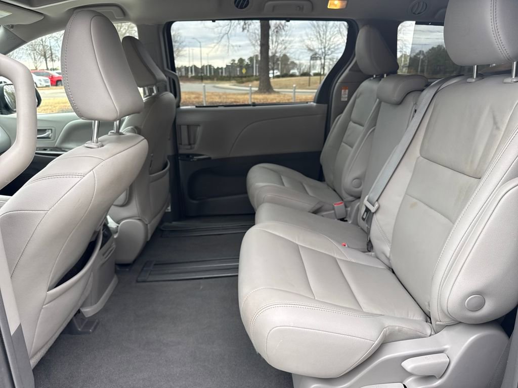 Used 2019 Toyota Sienna XLE image 26