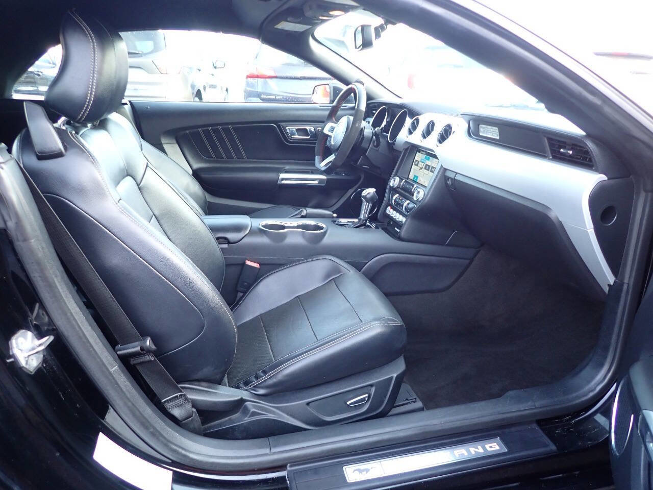 Used 2016 Ford Mustang Premium image 11