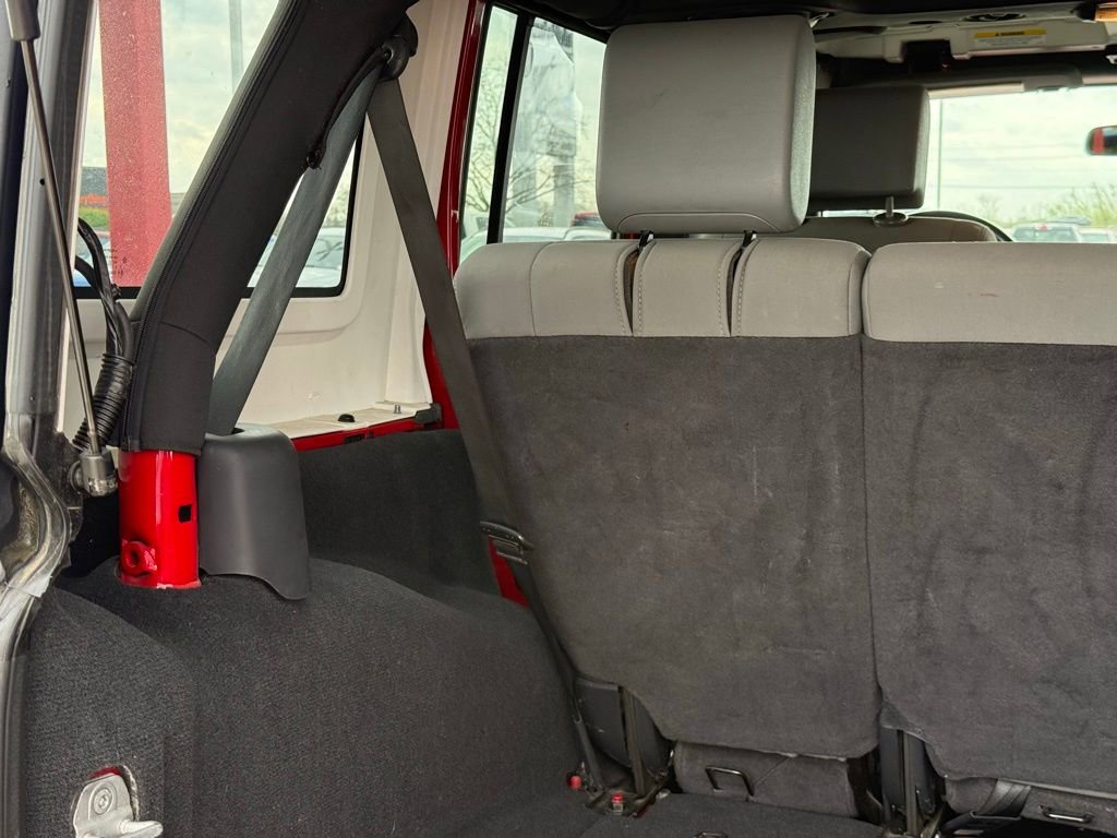 Used 2010 Jeep Wrangler Unlimited Sahara image 35