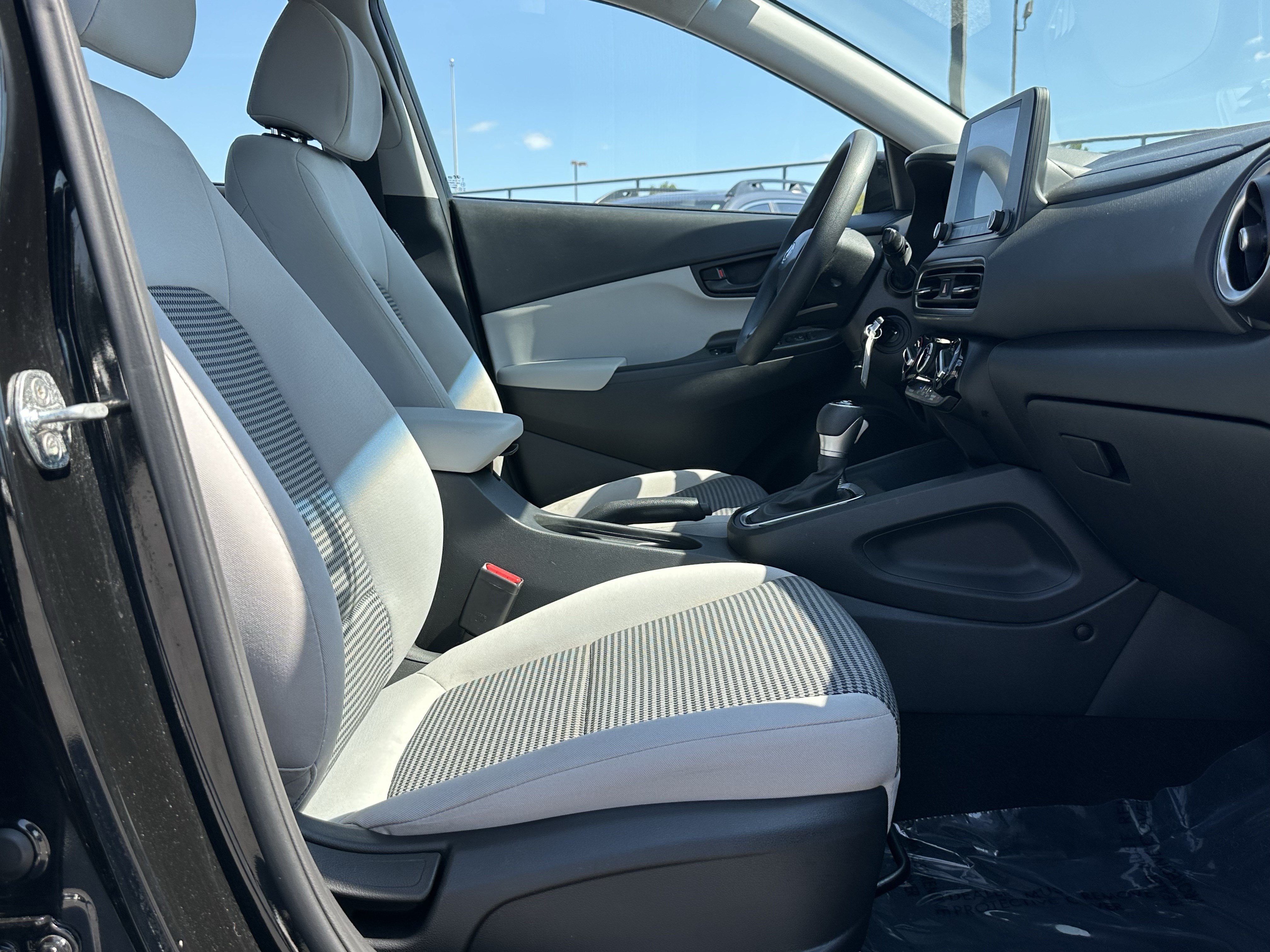 Used 2022 Hyundai Kona SE w/ Cargo Package FWD image 14