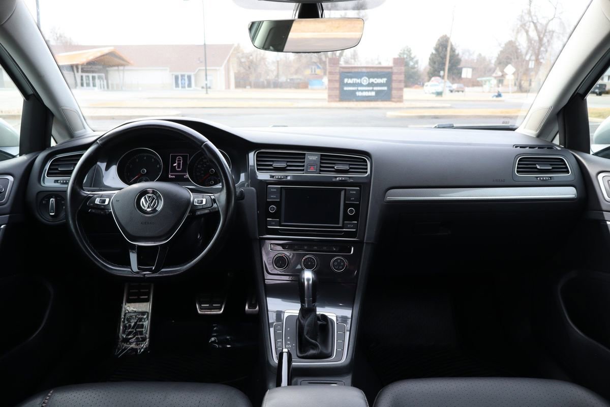 Used 2018 Volkswagen Golf Alltrack S image 17