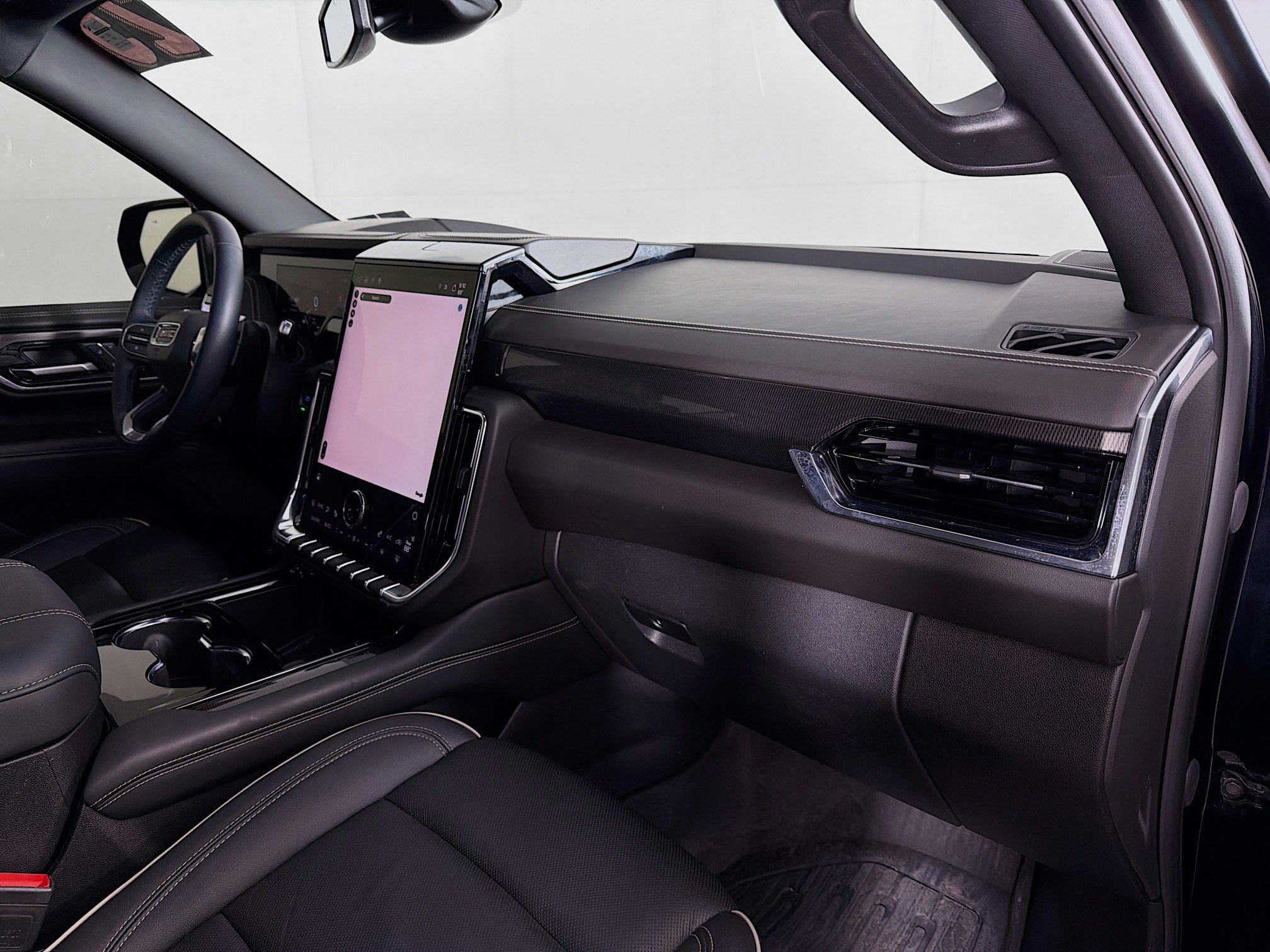 Used 2025 GMC Yukon XL Elevation image 31