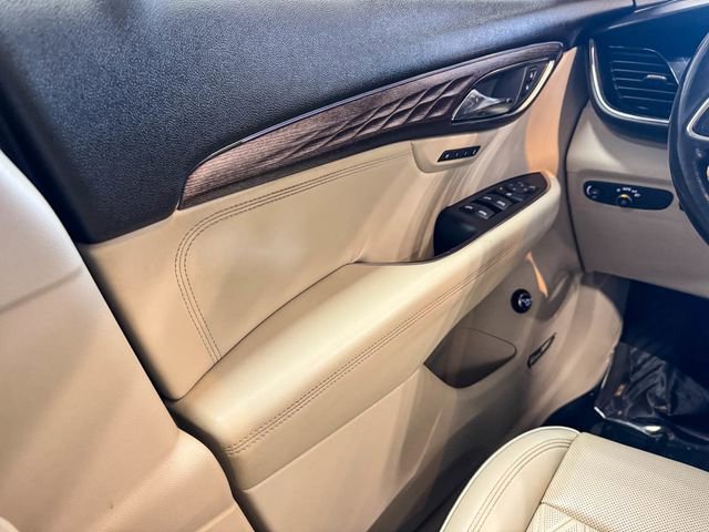 Certified 2022 Buick Envision Avenir w/ Technology Package II image 39