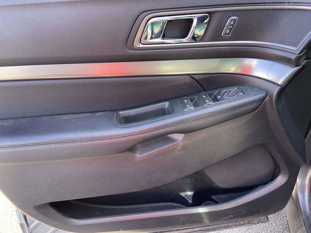 Used 2018 Ford Explorer XLT w/ Equipment Group 201A image 17