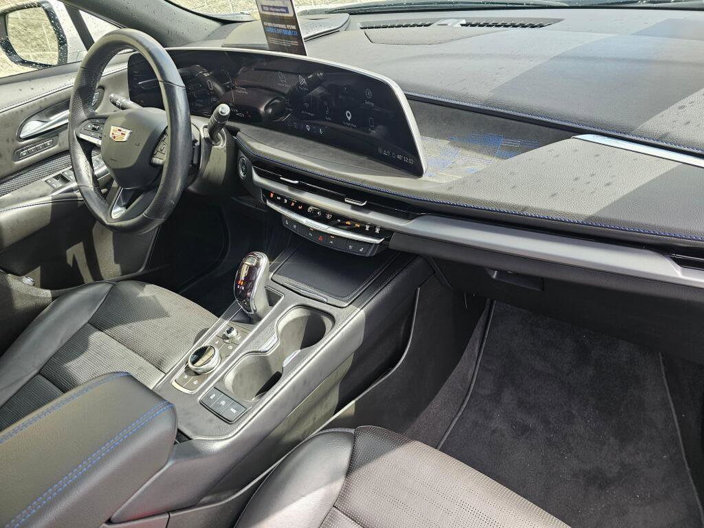 Used 2024 Cadillac XT4 Sport image 16