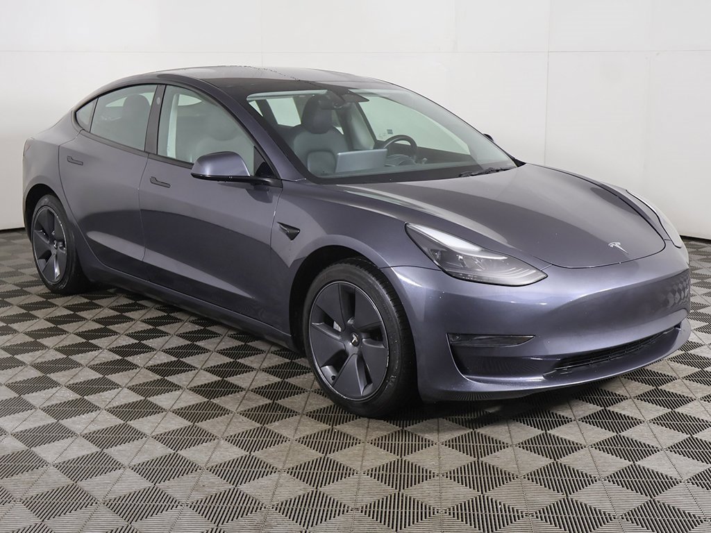 Used 2023 Tesla Model 3 Standard Range image 2