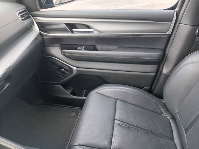 Used 2025 Jeep Wagoneer L Series II image 11