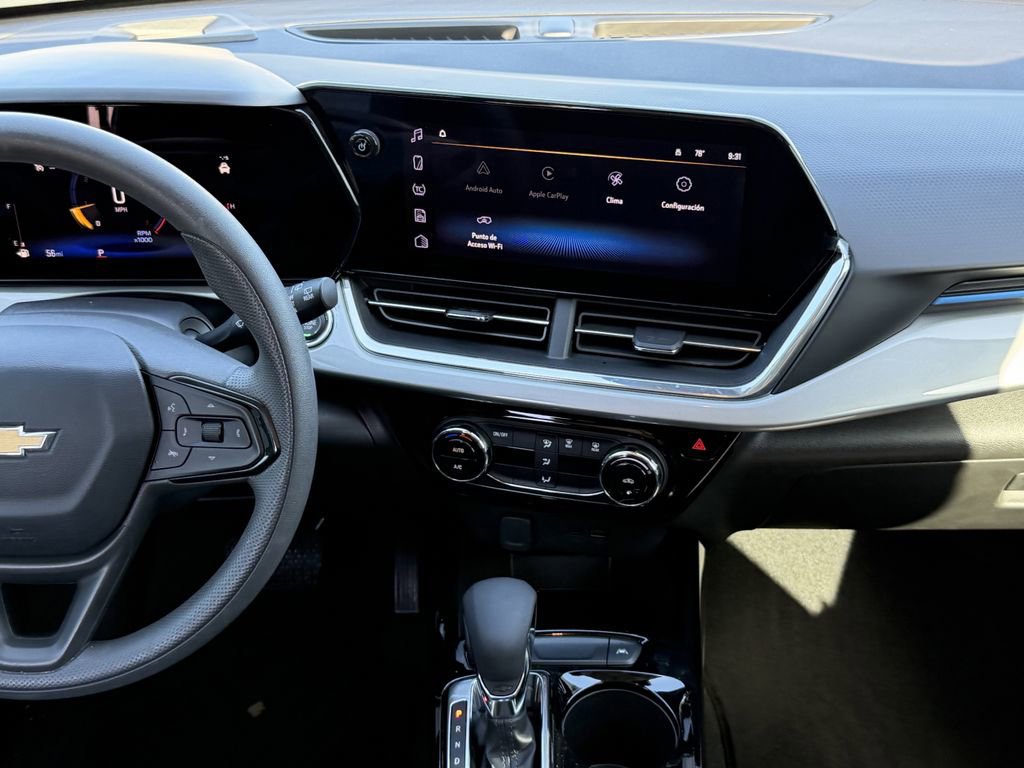 Certified 2025 Chevrolet Trax LT FWD image 14