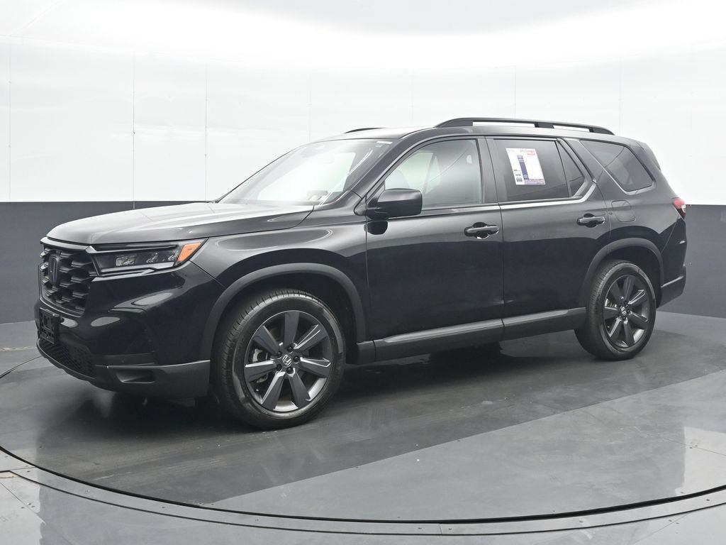 Used 2025 Honda Pilot Sport image 2