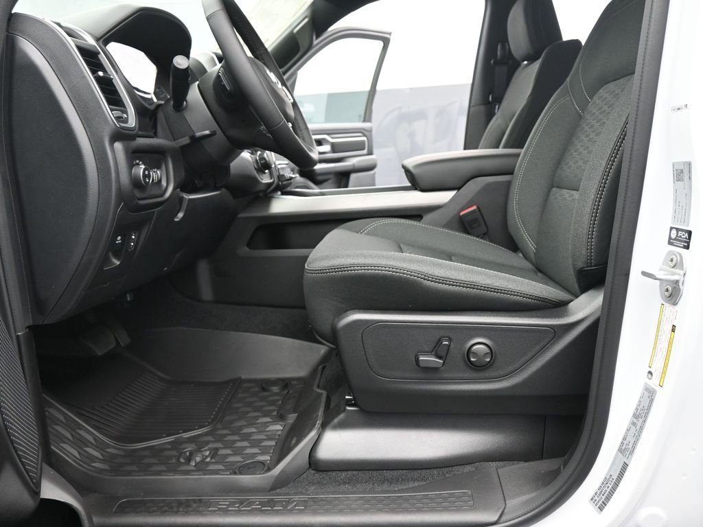 New 2026 RAM 1500 4x4 Crew Cab image 11