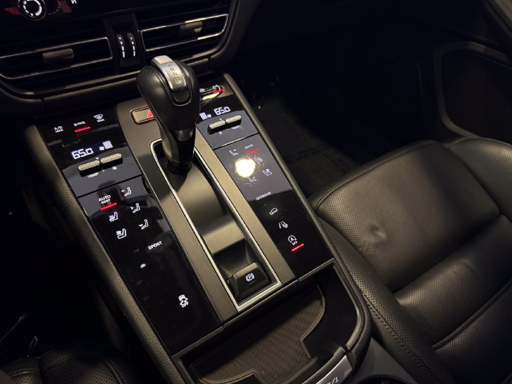 Certified 2023 Porsche Macan AWD/4WD image 19