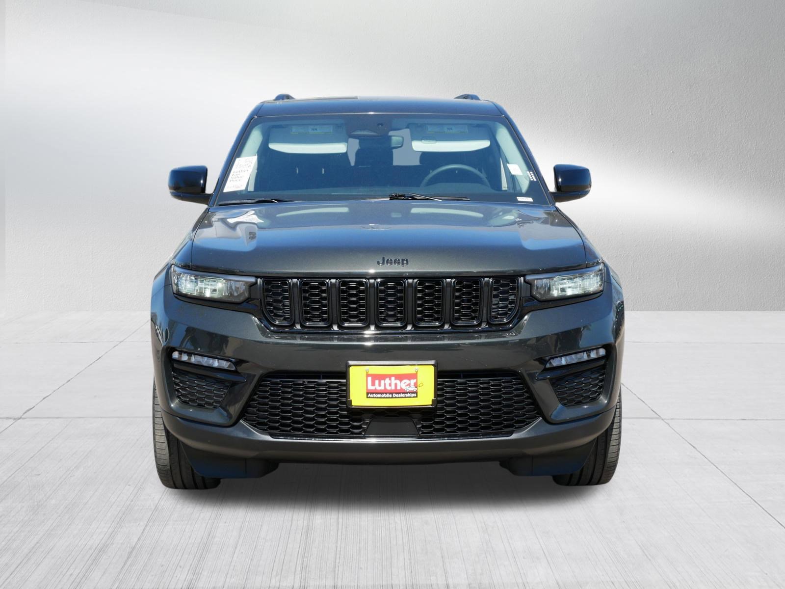 Used 2023 Jeep Grand Cherokee Limited w/ Black Appearance Package AWD/4WD image 2
