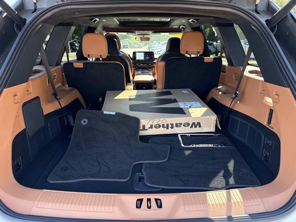 Used 2025 Lincoln Aviator Black Label AWD/4WD image 5