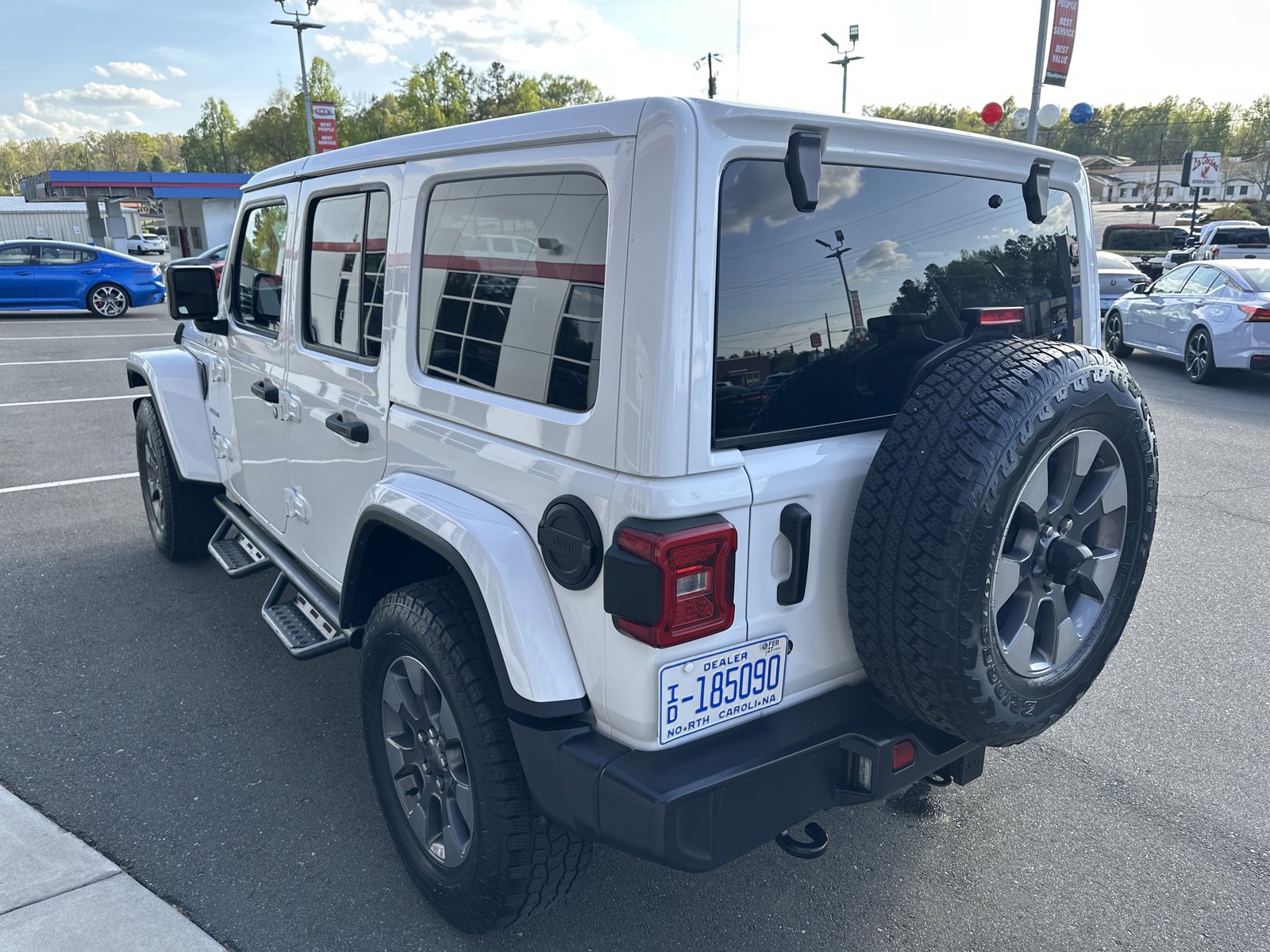 Used 2018 Jeep Wrangler Unlimited Sahara w/ Cold Weather Group AWD/4WD image 6