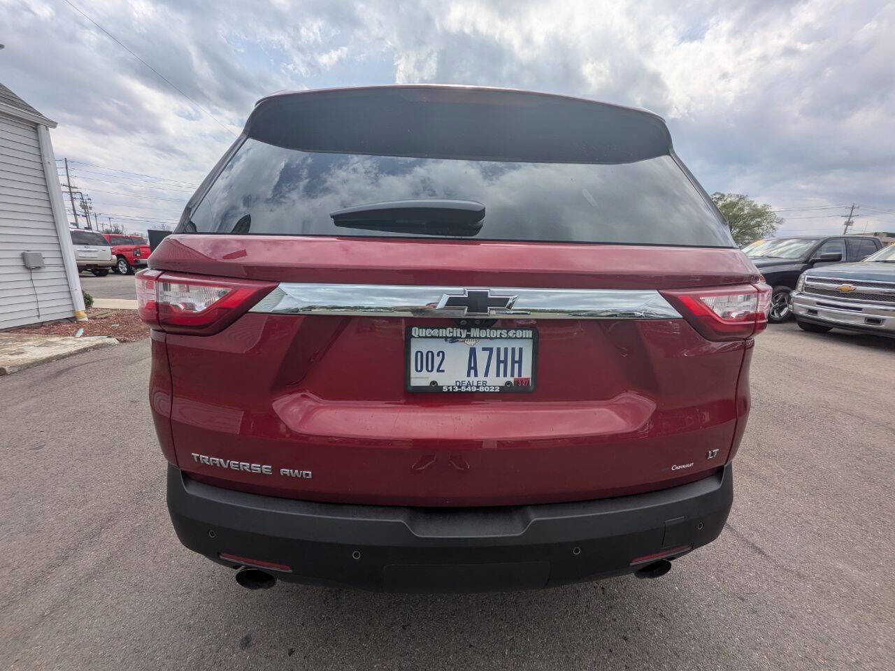 Used 2021 Chevrolet Traverse LT w/ LT Premium Package image 4