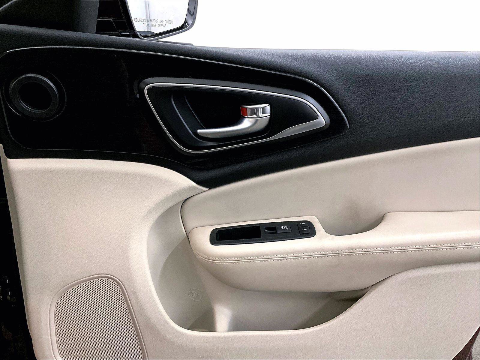 Used 2016 Chrysler 200 C image 23