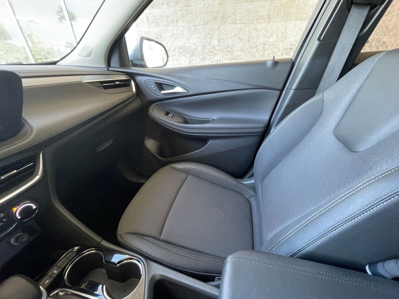 Used 2025 Buick Encore GX Preferred image 35