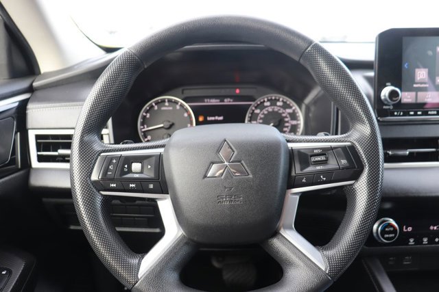 Used 2024 Mitsubishi Outlander ES image 17
