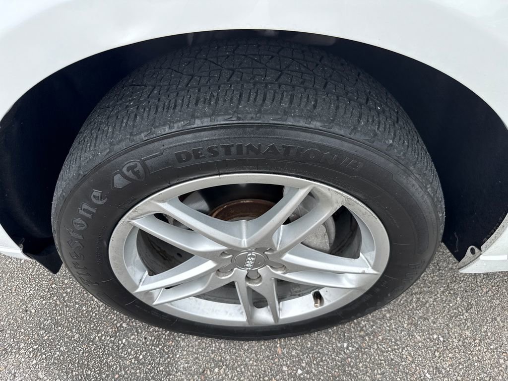 Used 2015 Audi Q5 2.0T Premium Plus w/ Technology Package image 12