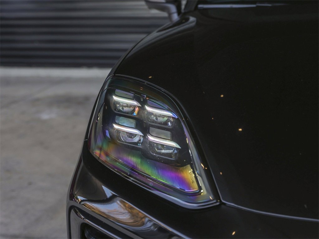 Certified 2025 Porsche Cayenne E-Hybrid Coupe image 11