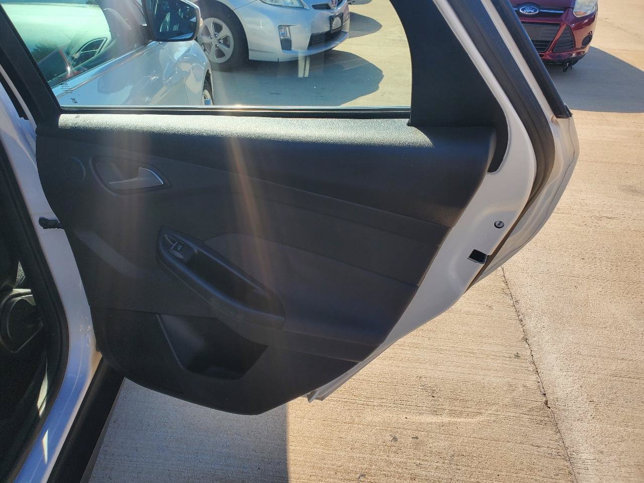 Used 2015 Ford Focus Titanium FWD image 8