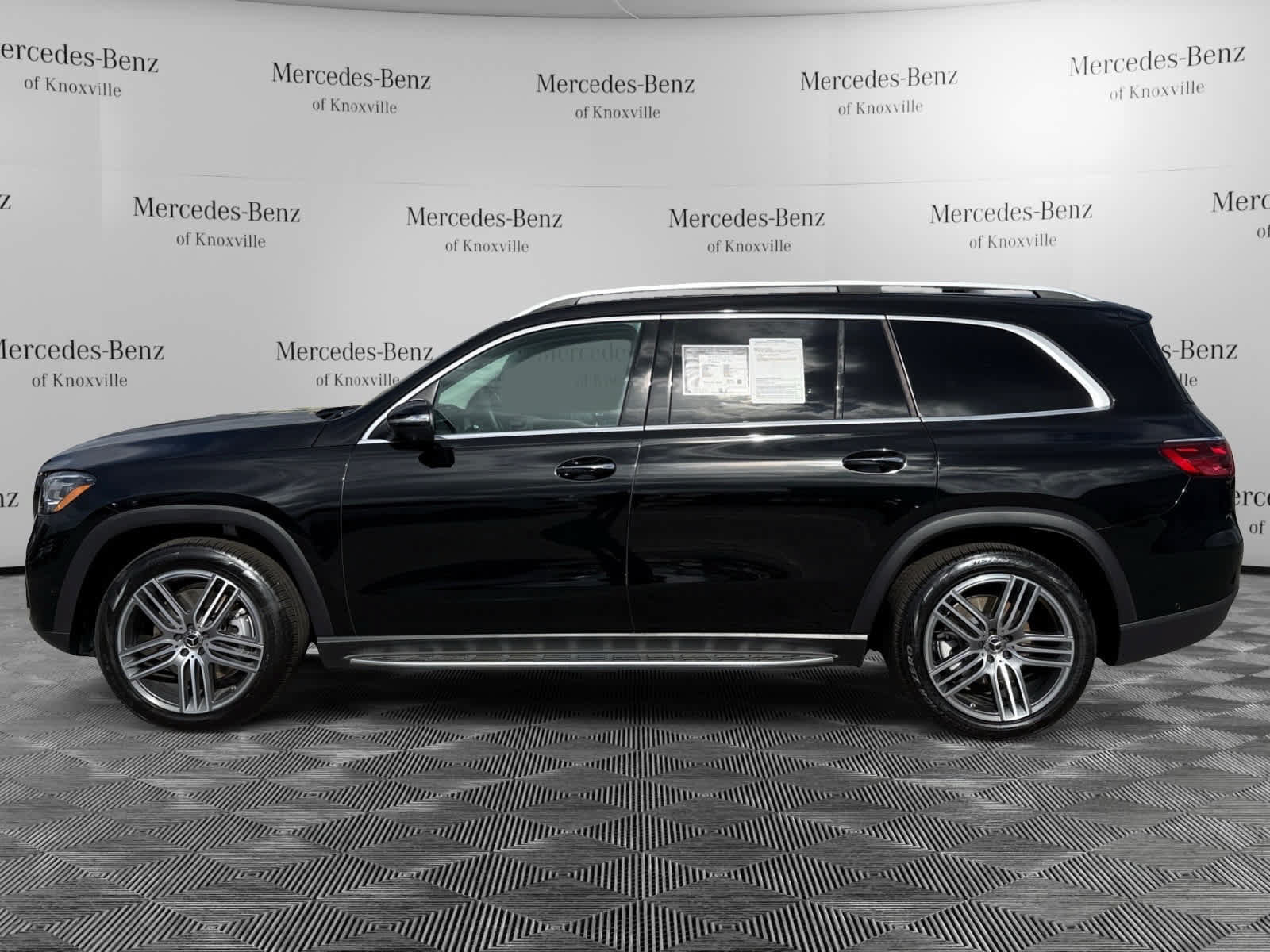 Used 2026 Mercedes-Benz GLS 450 4MATIC image 2
