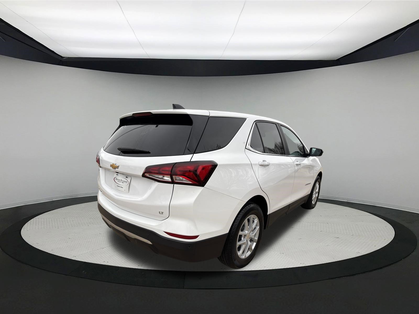 Used 2024 Chevrolet Equinox LT w/ LPO, Floor Liner Package FWD image 5