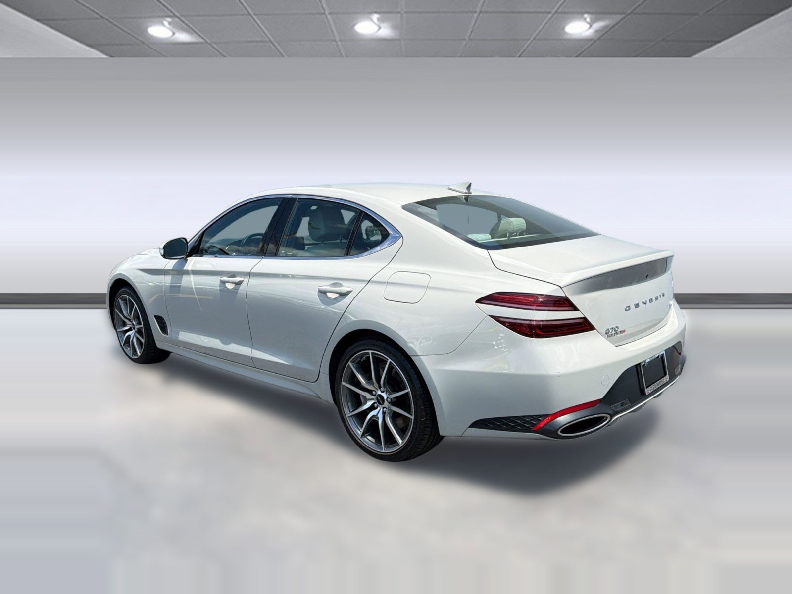 Used 2025 Genesis G70 2.5T image 3