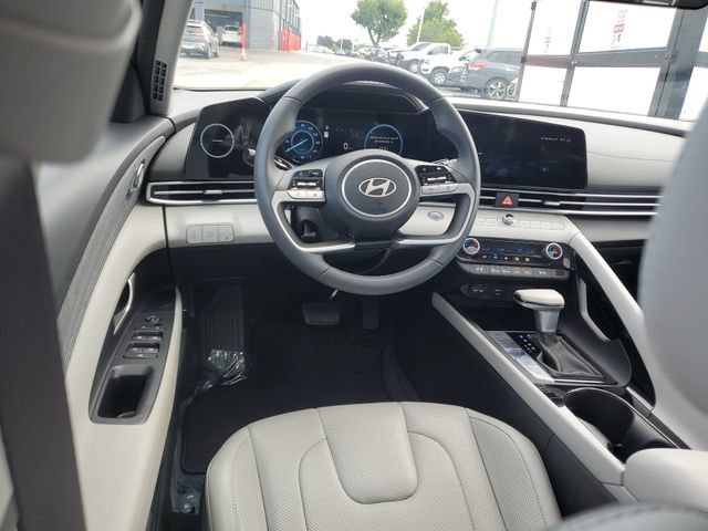 Used 2025 Hyundai Elantra Limited FWD image 10