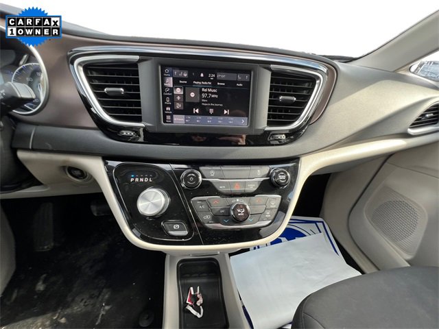 Used 2023 Chrysler Voyager LX image 11