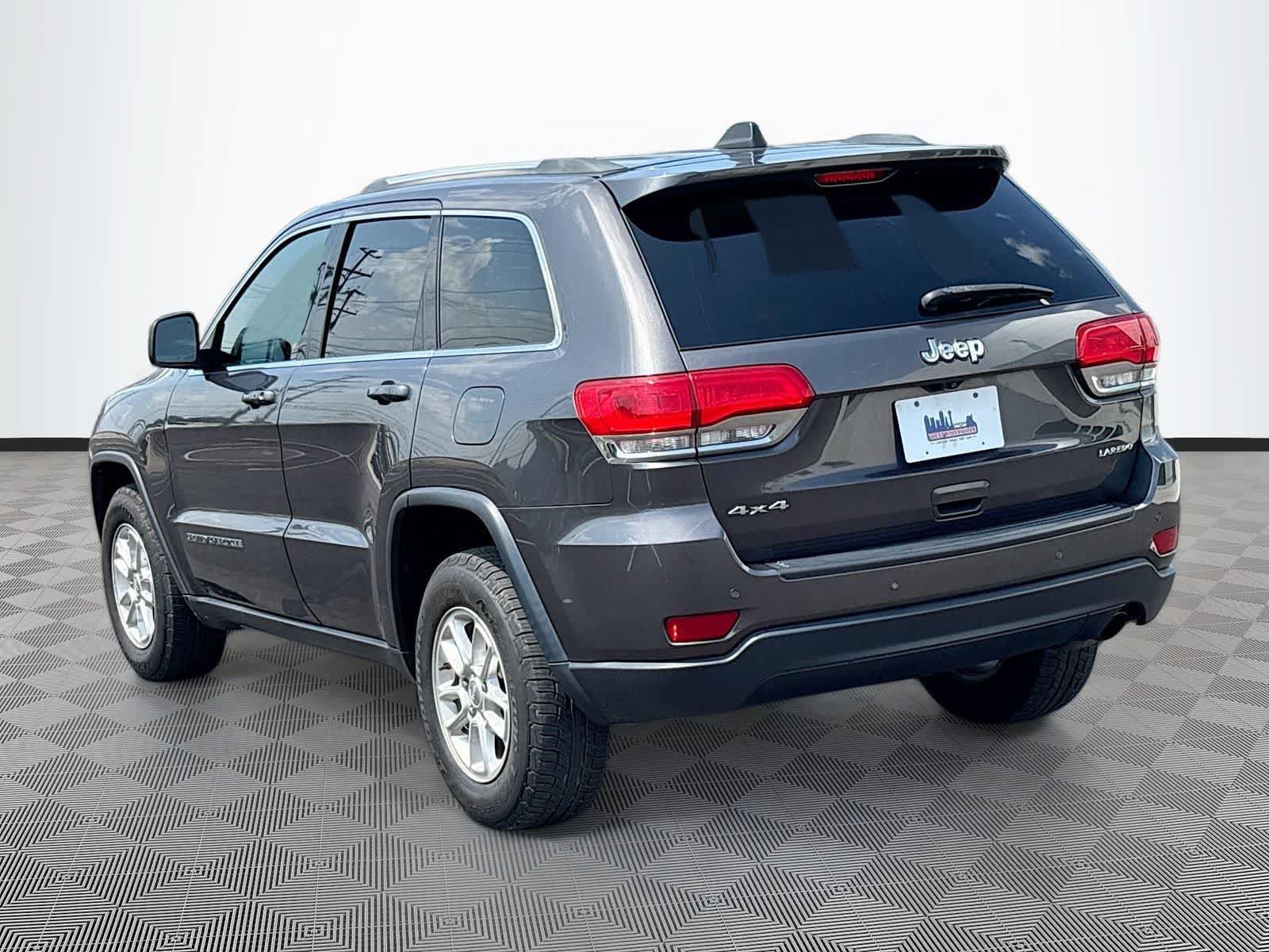 Used 2018 Jeep Grand Cherokee Laredo AWD/4WD image 7