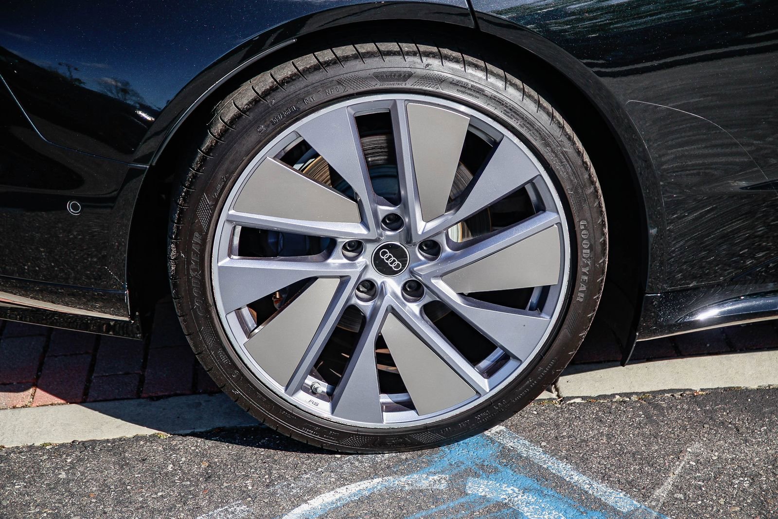 Used 2022 Audi e-tron GT Prestige w/ Prestige Package image 9