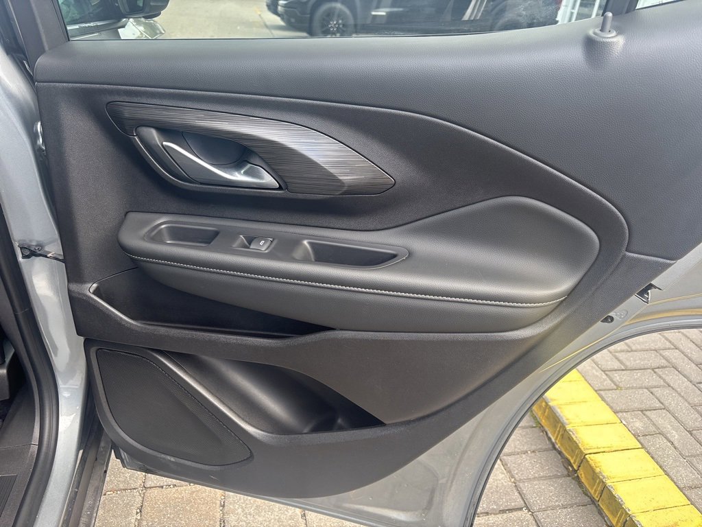 Used 2024 GMC Terrain SLE image 30