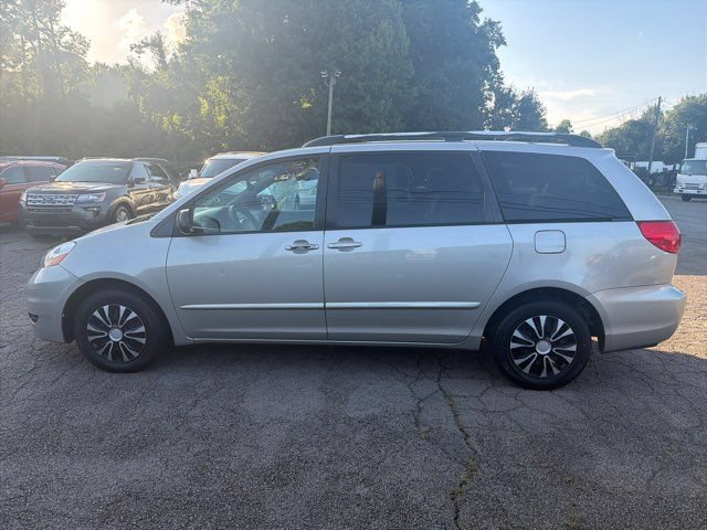 Used 2010 Toyota Sienna LE FWD image 10