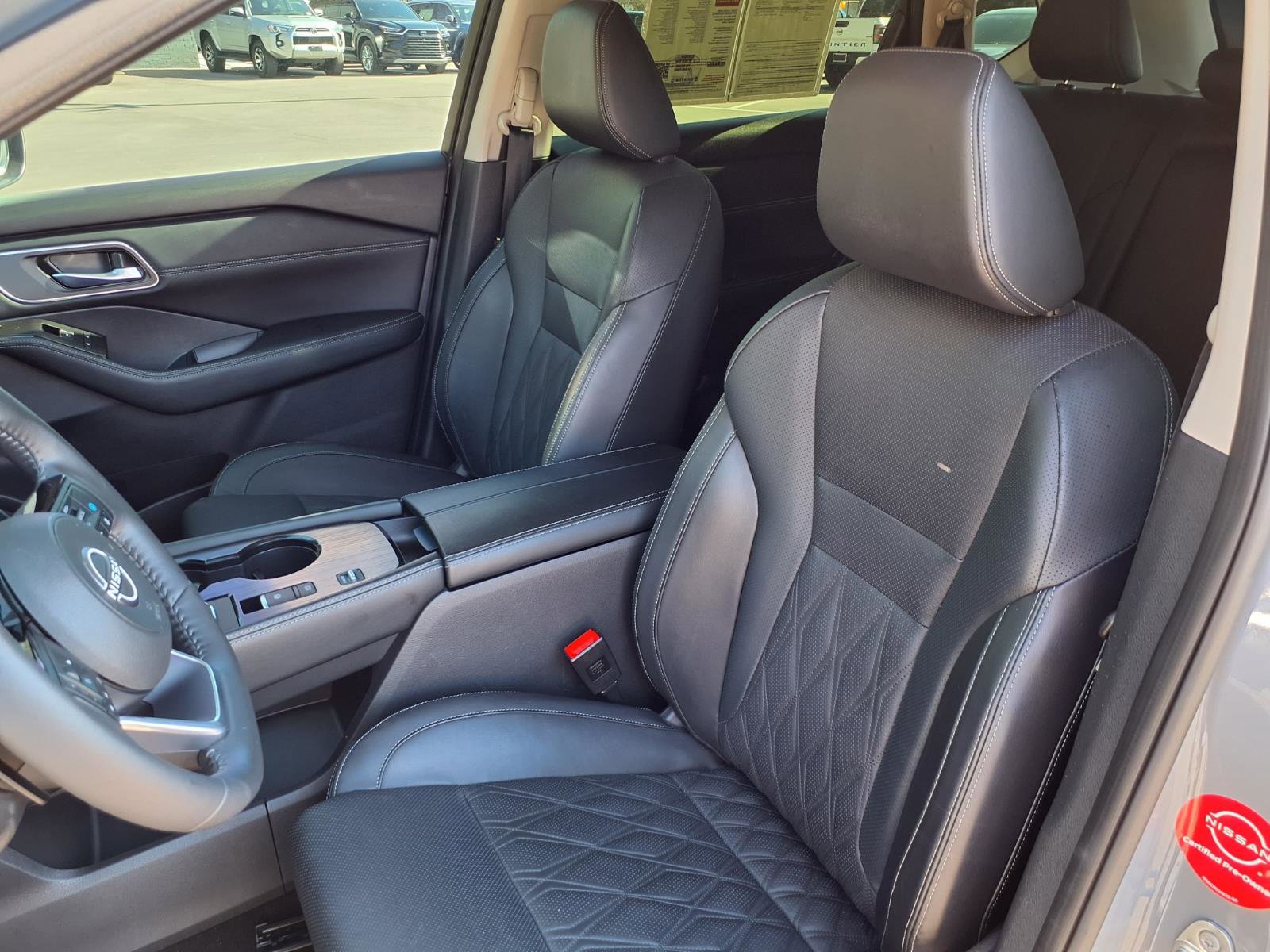 Used 2024 Nissan Rogue Platinum image 12