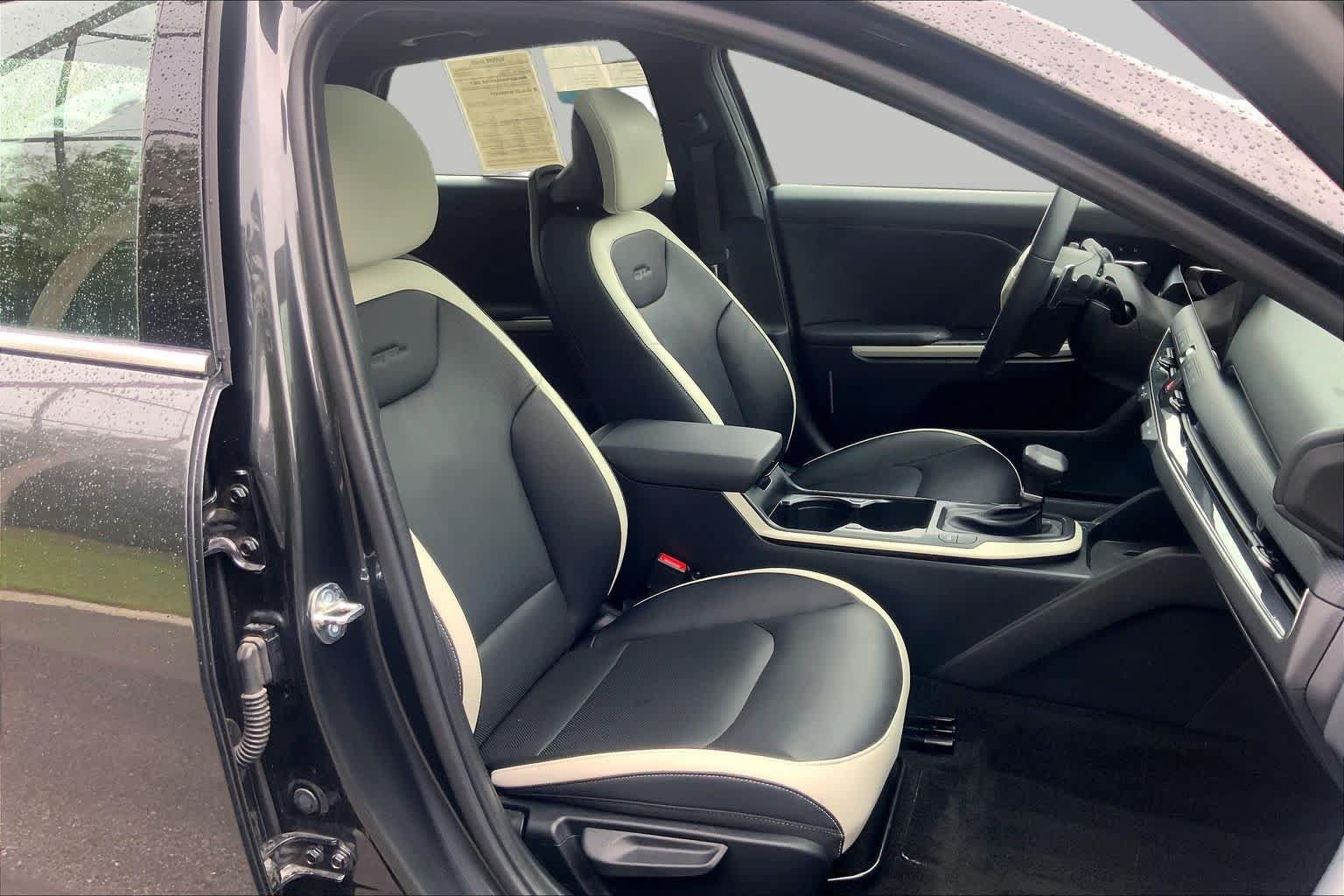 Certified 2025 Kia K4 GT-Line w/ GT-Line Premium Package FWD image 9