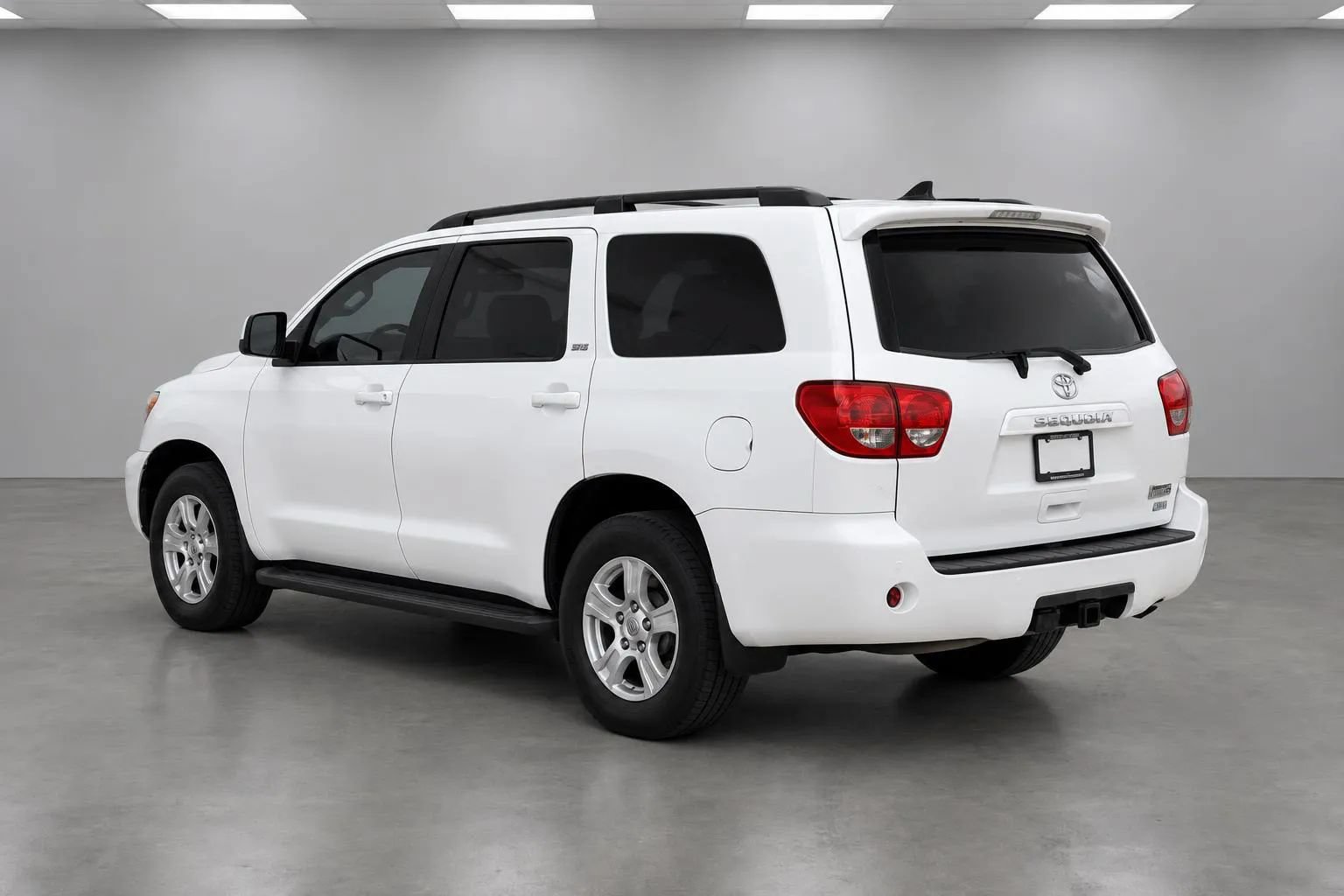 Used 2016 Toyota Sequoia SR5 w/ Premium Package AWD/4WD image 4