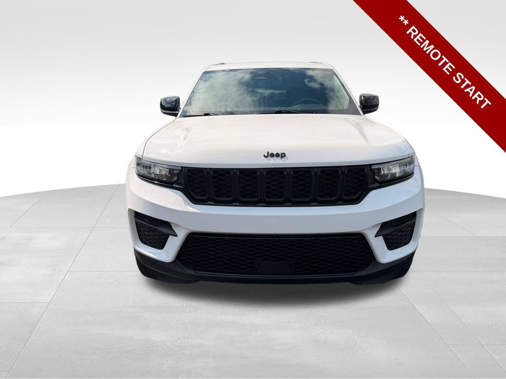 Used 2024 Jeep Grand Cherokee Altitude AWD/4WD image 10