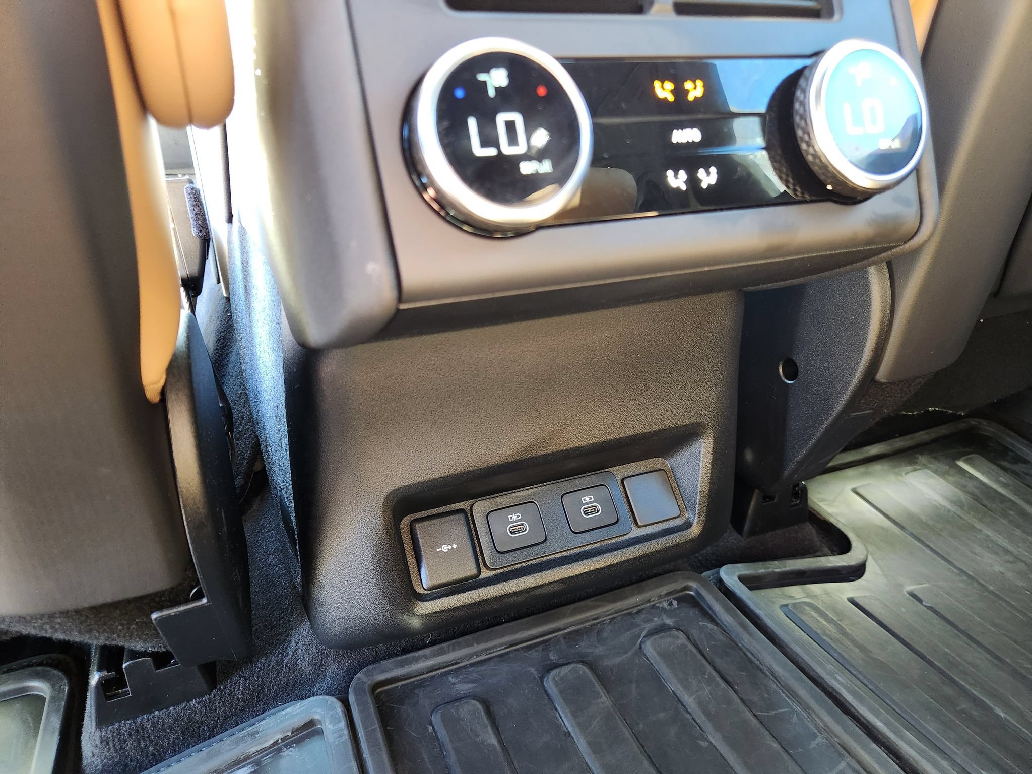 Used 2026 Land Rover Discovery Dynamic SE AWD/4WD image 12