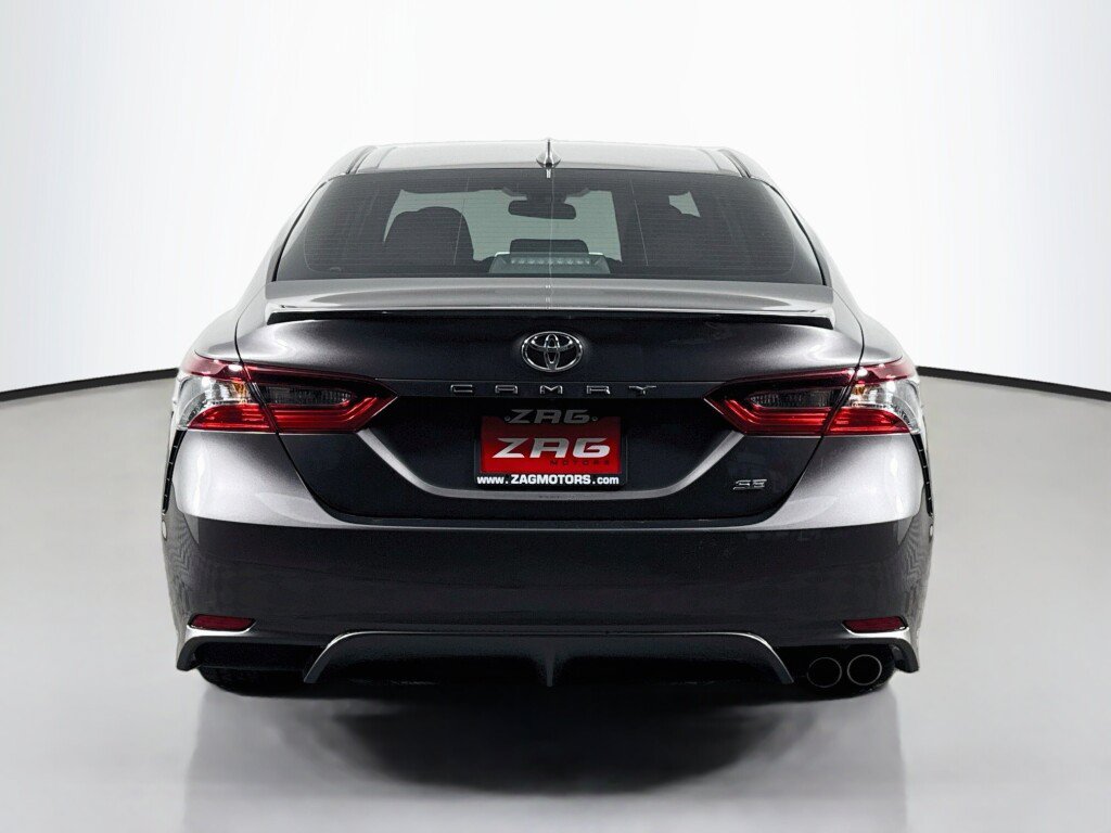 Used 2022 Toyota Camry SE FWD image 4