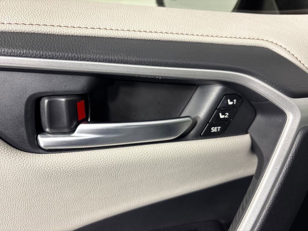 Used 2024 Toyota RAV4 Limited w/ Advanced Technology Package image 12