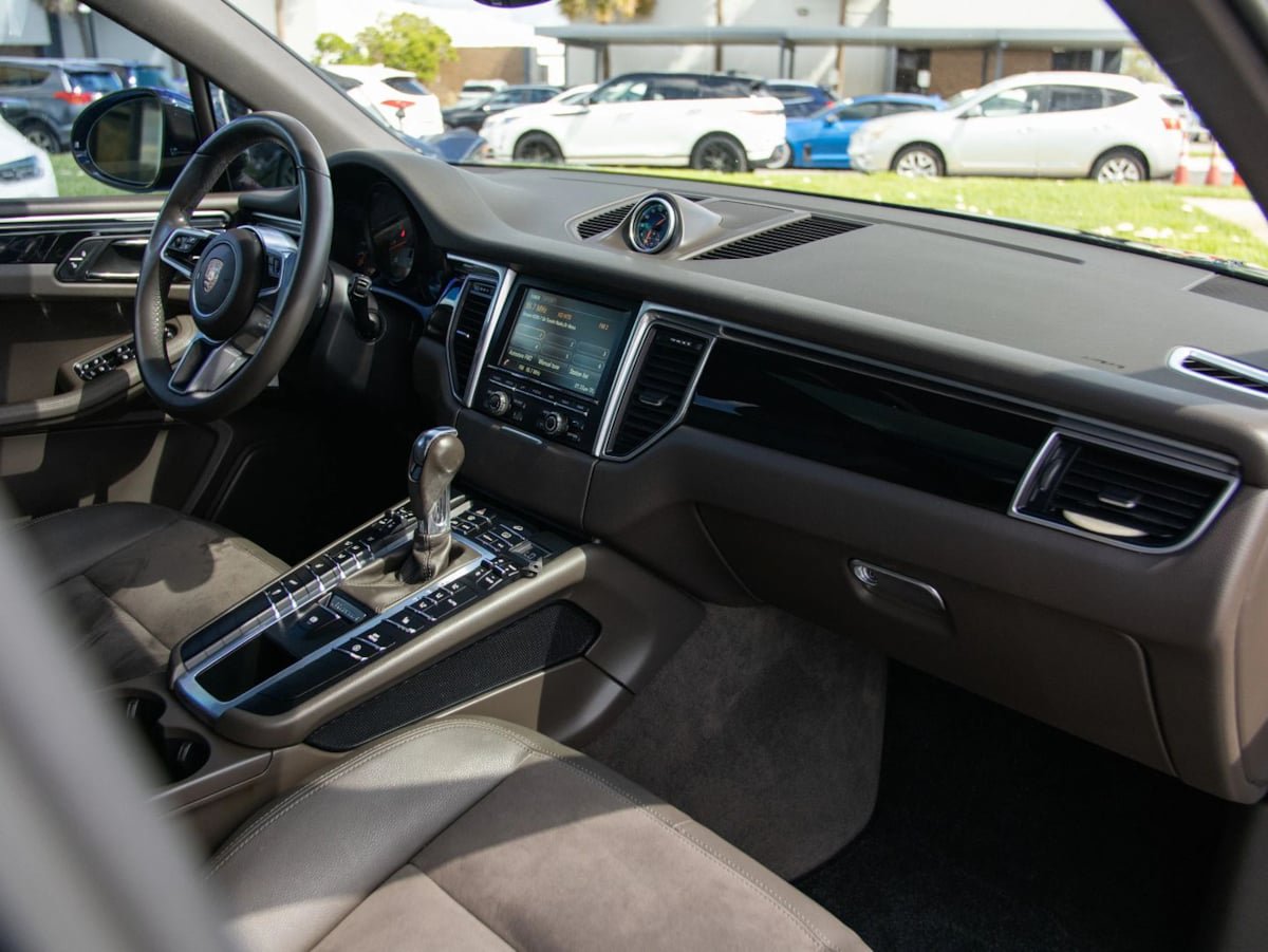 Used 2015 Porsche Macan S w/ Infotainment Package AWD/4WD image 23