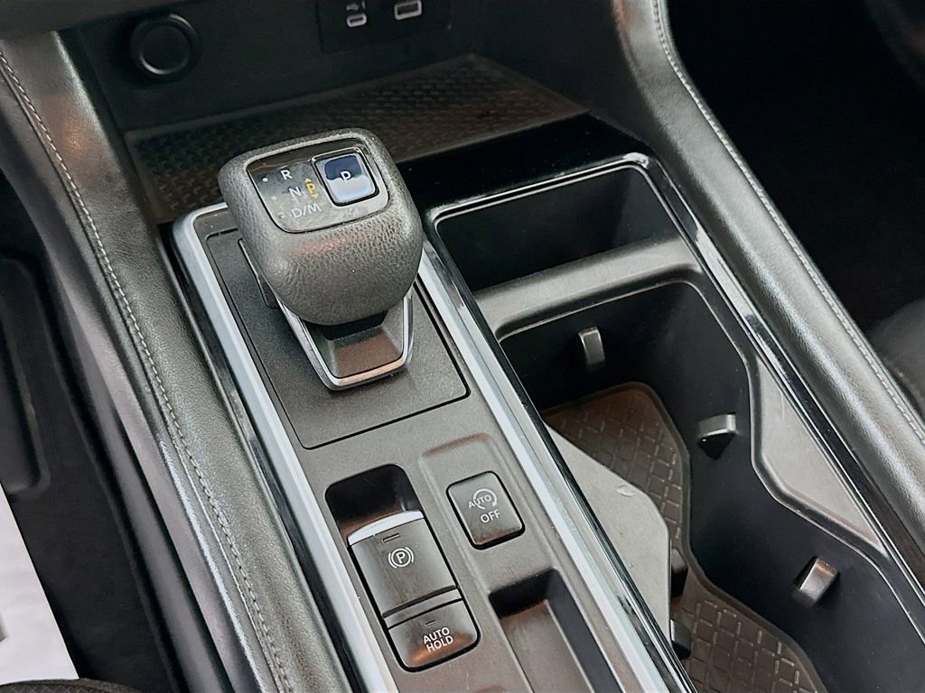 Used 2022 Nissan Pathfinder SV w/ SV Black Package image 16